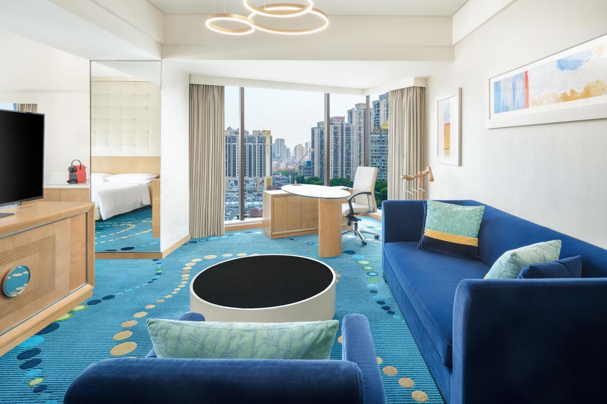 Renaissance Shanghai Yu Garden Hotel On The Bund Buitenkant foto A room at the hotel