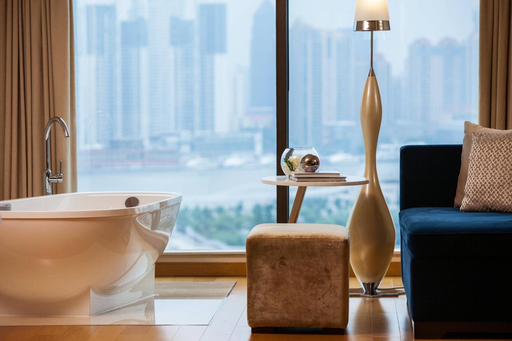 Renaissance Shanghai Yu Garden Hotel On The Bund Buitenkant foto A suite at the hotel