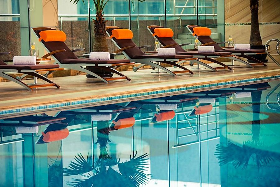Renaissance Shanghai Yu Garden Hotel On The Bund Buitenkant foto The pool at the Mandarin Oriental, Munich
