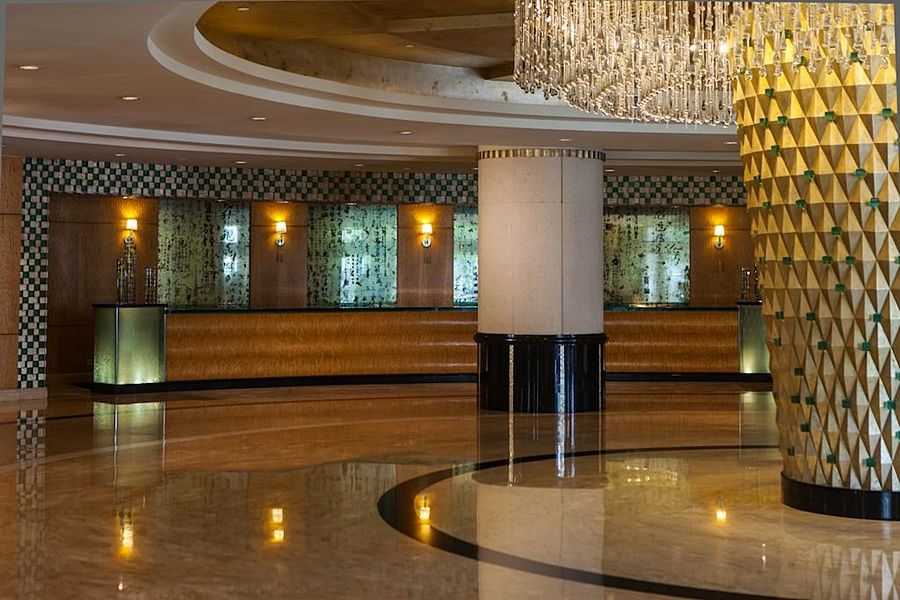 Renaissance Shanghai Yu Garden Hotel On The Bund Buitenkant foto The lobby of the hotel